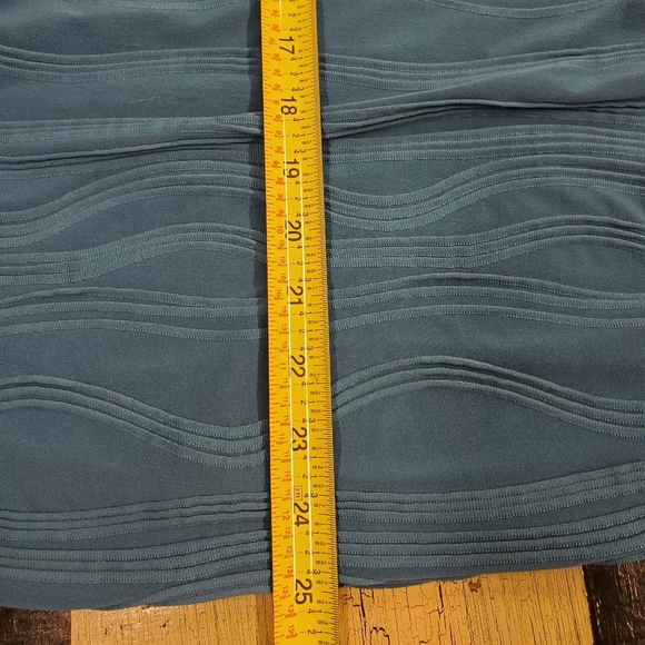 #043 The Limited XS High neck sleeveless top - Picture 5 of 11